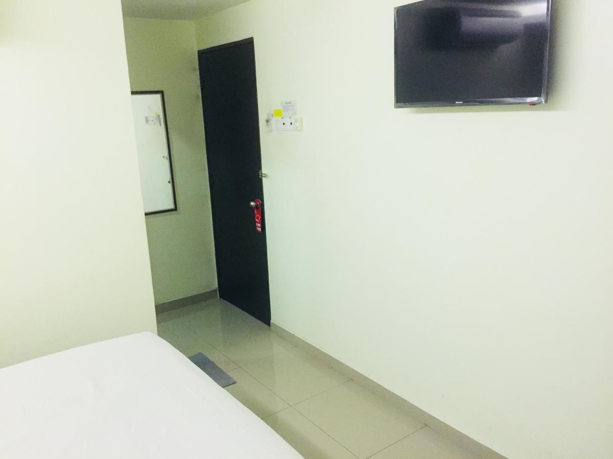 קפונג Desa House Hotel מראה חיצוני תמונה